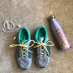 Nike gray and yellow gym shoes